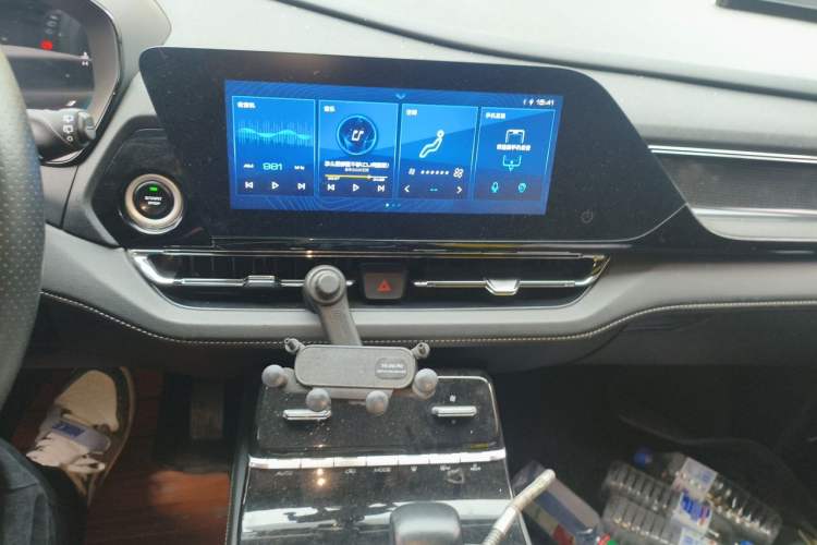 Used Wuling Victory 2020 1.5T CVT Flagship Edition Audio And AC Panel