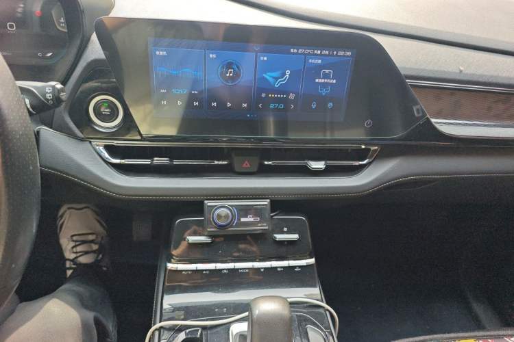 Used Wuling Victory 2020 1.5T CVT Flagship Edition Audio And AC Panel