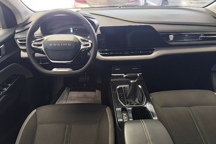 Used Wuling Victory 2020 1.5T CVT Elite Model Center Console