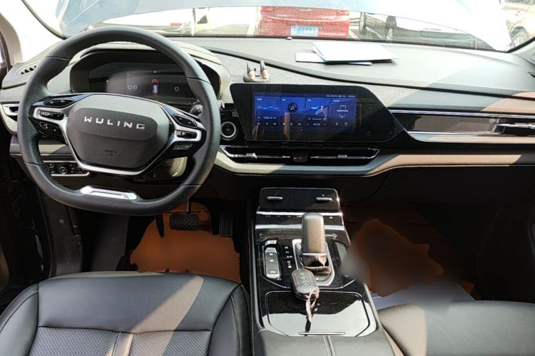 Used Wuling Victory 2020 1.5T CVT Flagship First-Class Model Center Console
