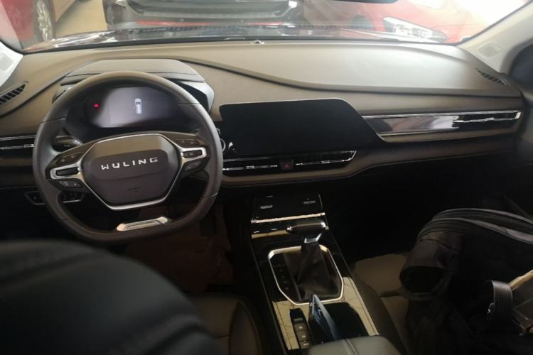 Used Wuling Victory 2020 1.5T CVT Luxury Model Center Console