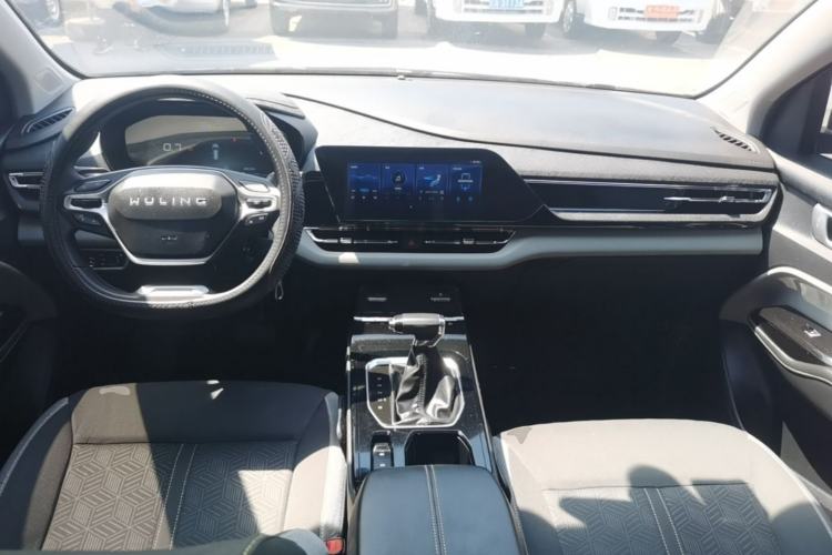 Used Wuling Victory 2020 1.5T CVT Elite Model Center Console