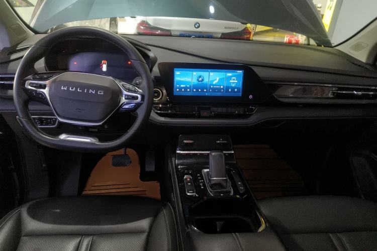 Used Wuling Victory 2020 1.5T CVT Flagship First-Class Model Center Console