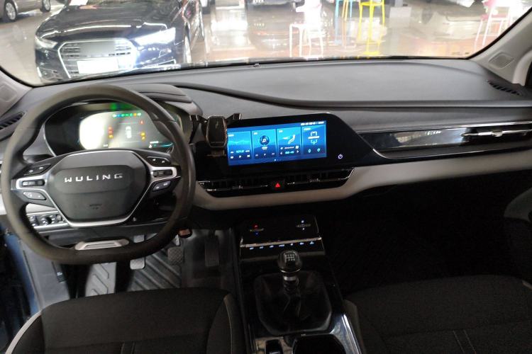 Used Wuling Victory 2020 1.5T Manual Elite Edition Center Console