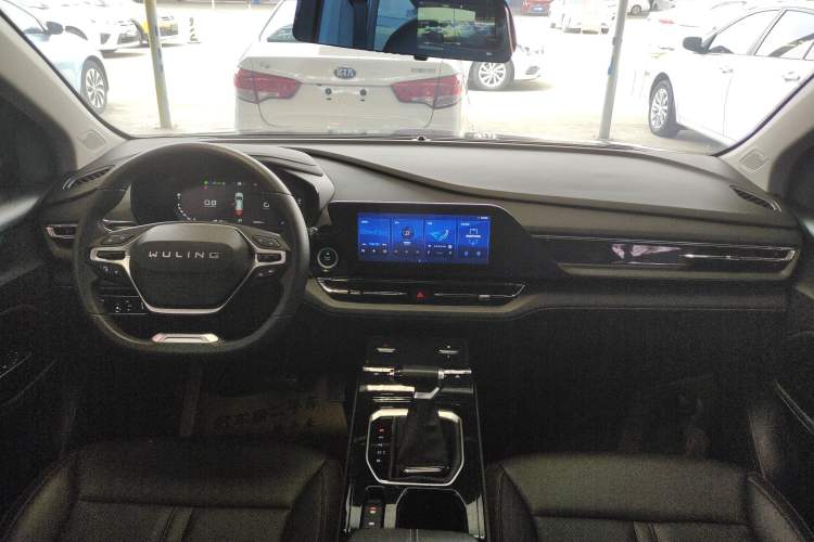 Used Wuling Victory 2020 1.5T CVT Luxury Model Center Console