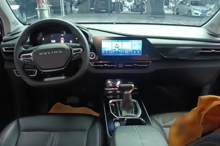 Used Wuling Victory 2020 1.5T CVT Luxury Model Center Console