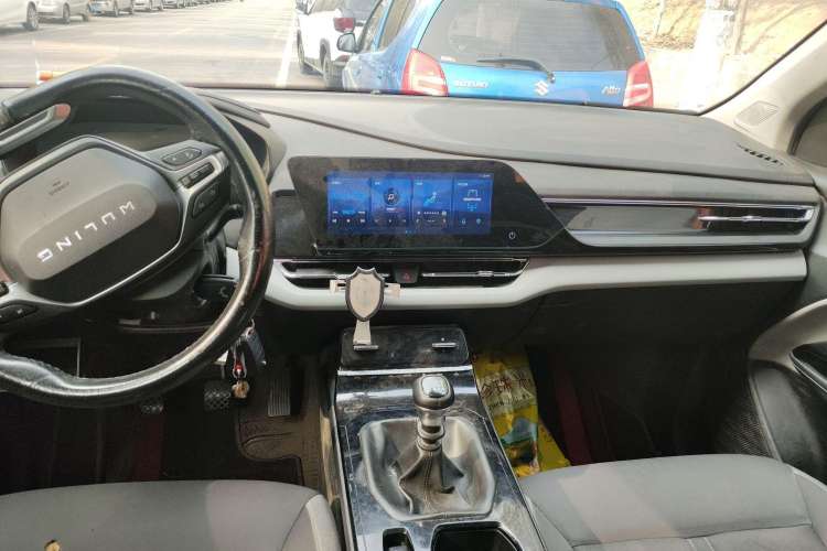 Used Wuling Victory 2020 1.5T Manual Elite Edition Center Console