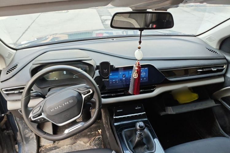 Used Wuling Victory 2020 1.5T Manual Elite Edition Center Console