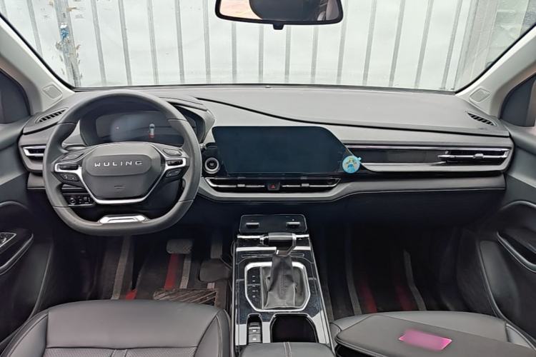 Used Wuling Victory 2020 1.5T CVT Luxury Model Center Console