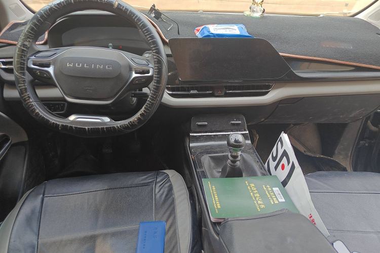 Used Wuling Victory 2020 1.5T Manual Elite Edition Center Console