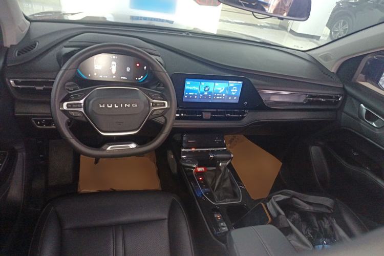 Used Wuling Victory 2020 1.5T CVT Luxury Model Center Console