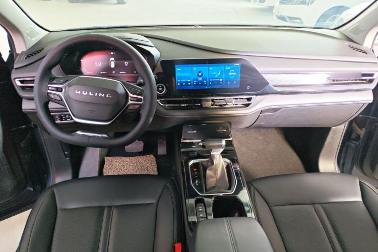 Used Wuling Victory 2020 1.5T CVT Luxury Model Center Console