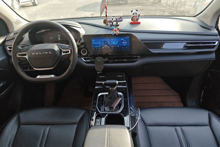 Used Wuling Victory 2020 1.5T CVT Luxury Model Center Console