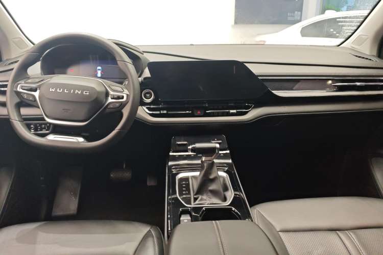Used Wuling Victory 2020 1.5T CVT Luxury Model Center Console