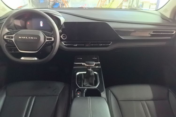 Used Wuling Victory 2020 1.5T CVT Luxury Model Center Console
