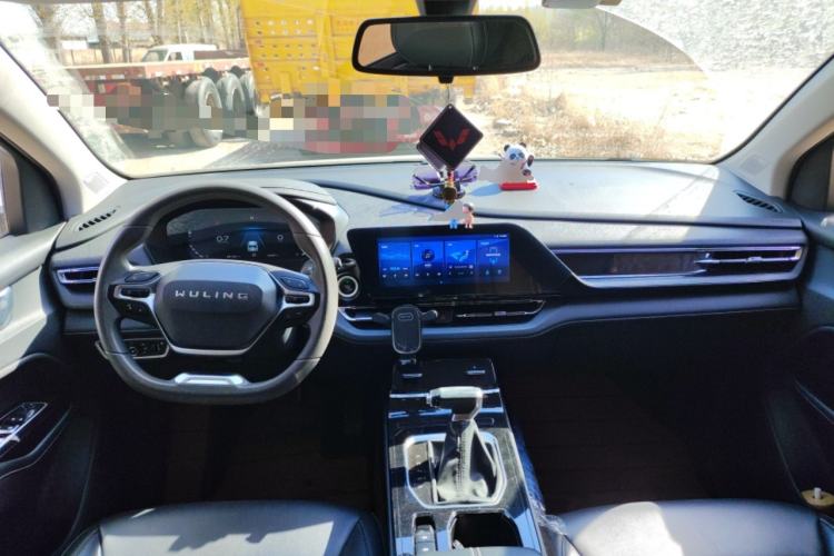 Used Wuling Victory 2020 1.5T CVT Luxury Model Center Console