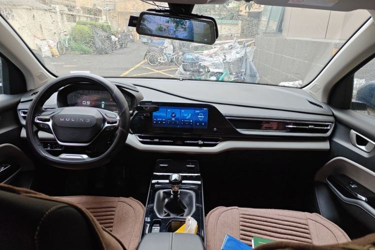 Used Wuling Victory 2020 1.5T Manual Elite Edition Center Console