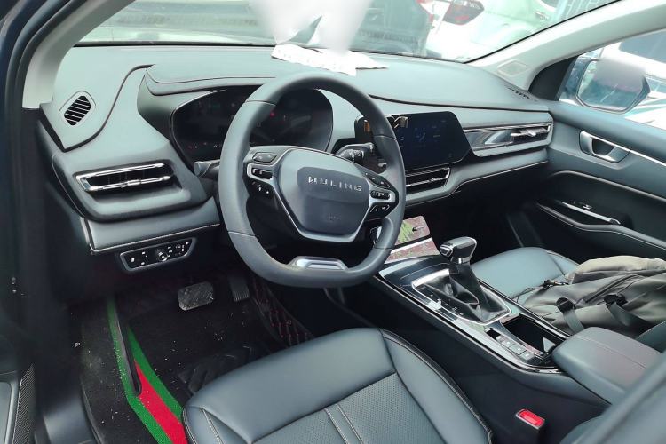 Used Wuling Victory 2020 1.5T CVT Luxury Model Center Console