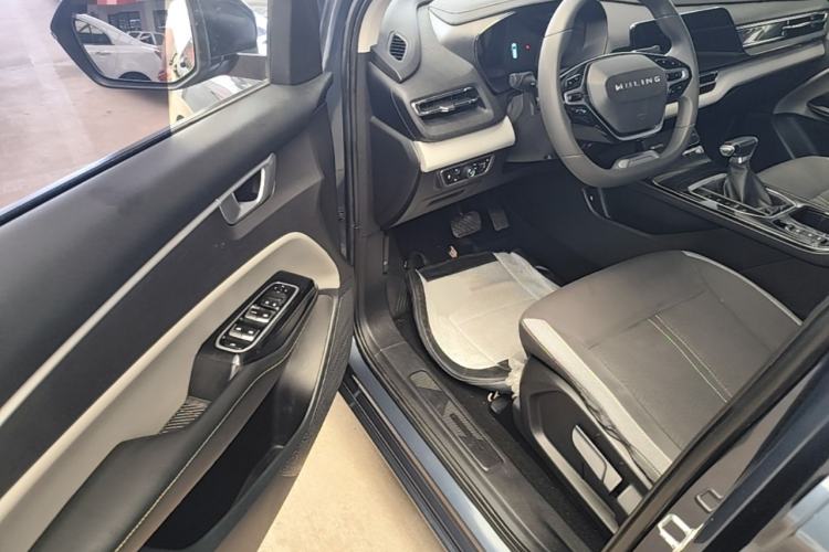 Used Wuling Victory 2020 1.5T CVT Elite Model Driver Seat