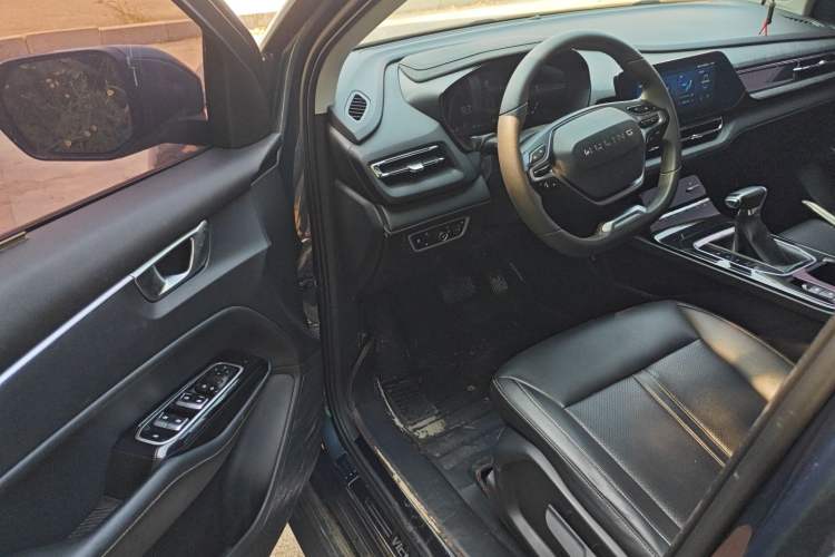 Used Wuling Victory 2020 1.5T CVT Luxury Model Driver Seat