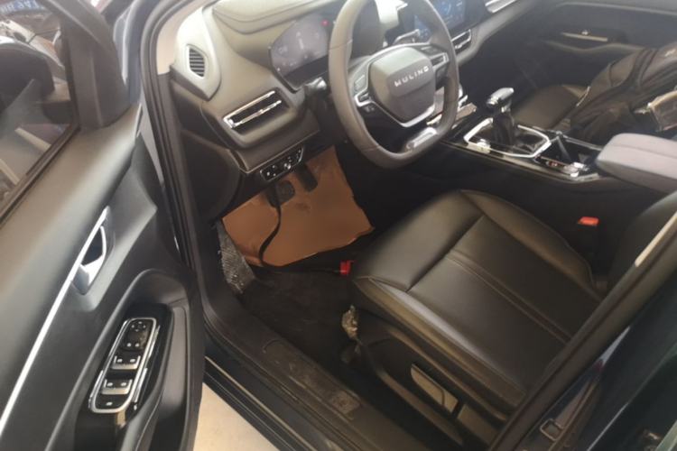 Used Wuling Victory 2020 1.5T CVT Luxury Model Driver Seat