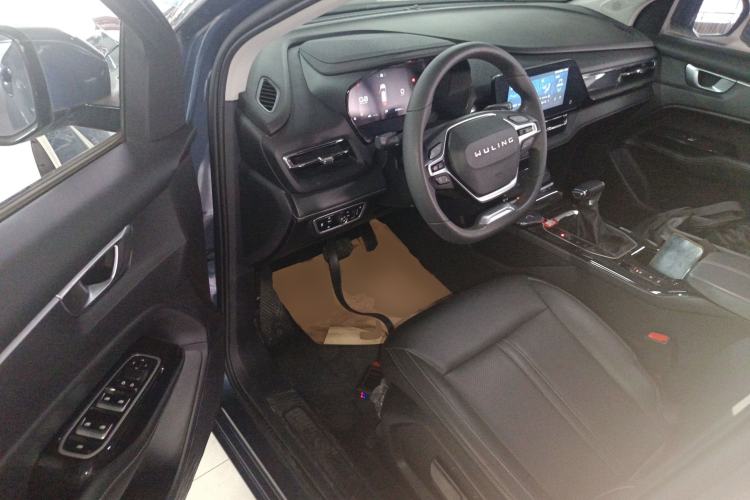 Used Wuling Victory 2020 1.5T CVT Luxury Model Driver Seat