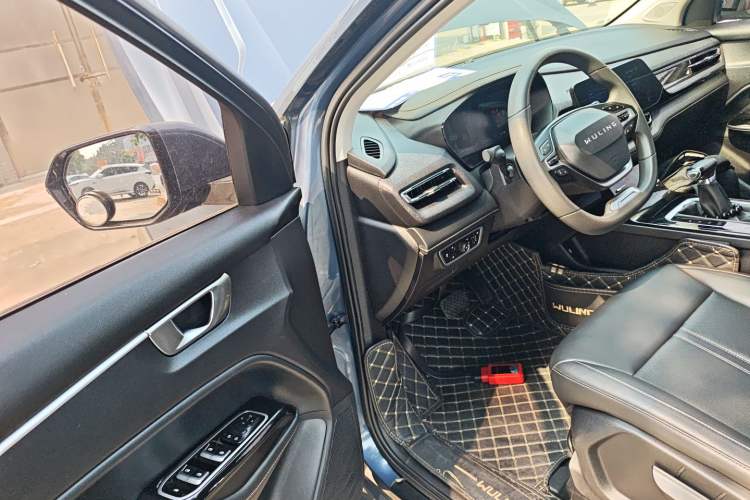 Used Wuling Victory 2020 1.5T CVT Luxury Model Driver Seat