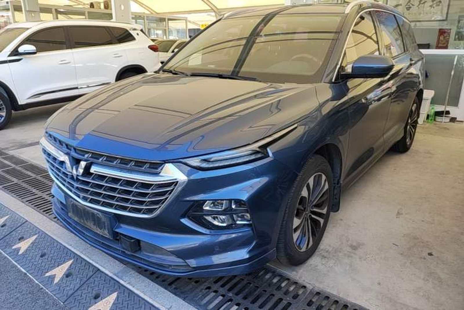 Фото Wuling с площадки