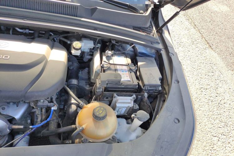 Used Wuling Victory 2020 1.5T CVT Flagship Edition Engine Bay Left