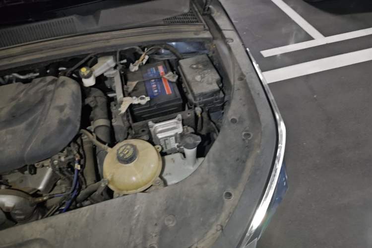 Used Wuling Victory 2020 1.5T CVT Flagship Edition Engine Bay Left