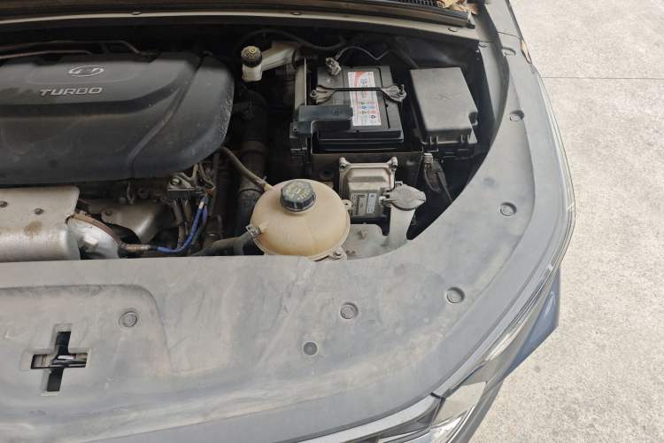 Used Wuling Victory 2020 1.5T CVT Flagship Edition Engine Bay Left