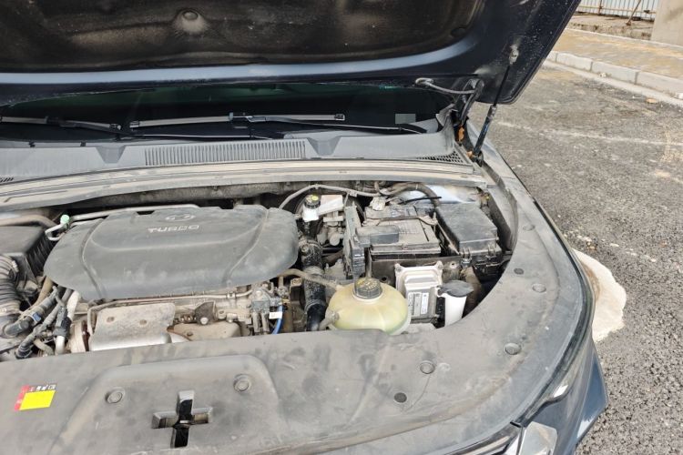 Used Wuling Victory 2020 1.5T CVT Flagship Edition Engine Bay Left