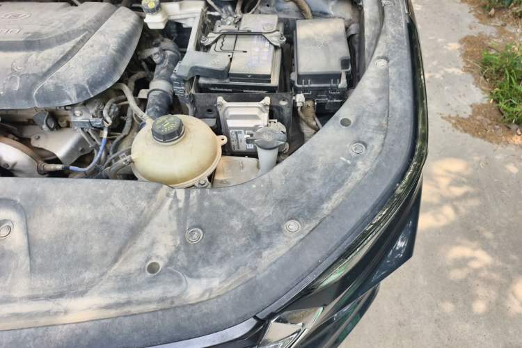 Used Wuling Victory 2020 1.5T CVT Flagship Edition Engine Bay Left