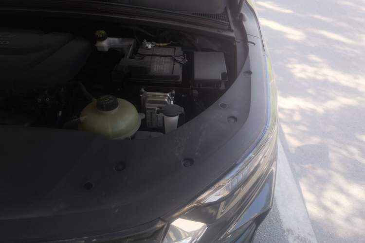 Used Wuling Victory 2020 1.5T CVT Flagship Edition Engine Bay Left
