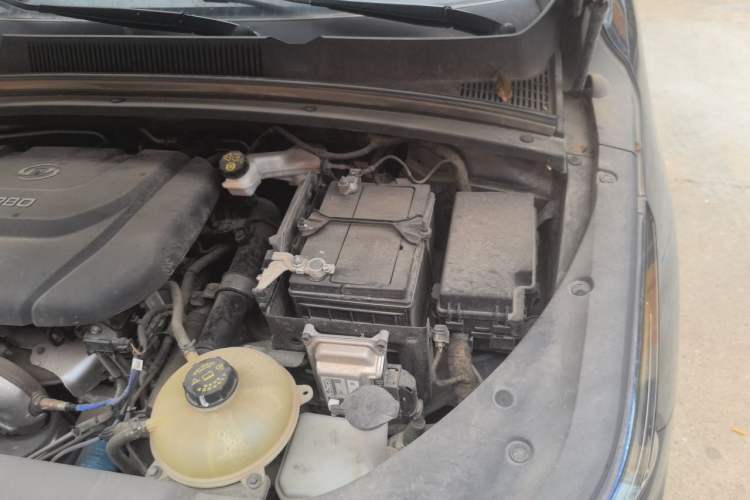 Used Wuling Victory 2020 1.5T CVT Flagship Edition Engine Bay Left