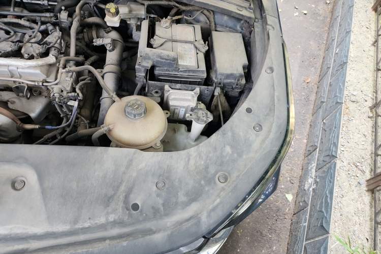 Used Wuling Victory 2020 1.5T CVT Flagship Edition Engine Bay Left