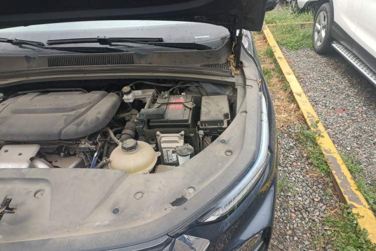 Used Wuling Victory 2020 1.5T CVT Flagship Edition Engine Bay Left