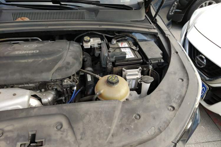 Used Wuling Victory 2020 1.5T CVT Flagship Edition Engine Bay Left
