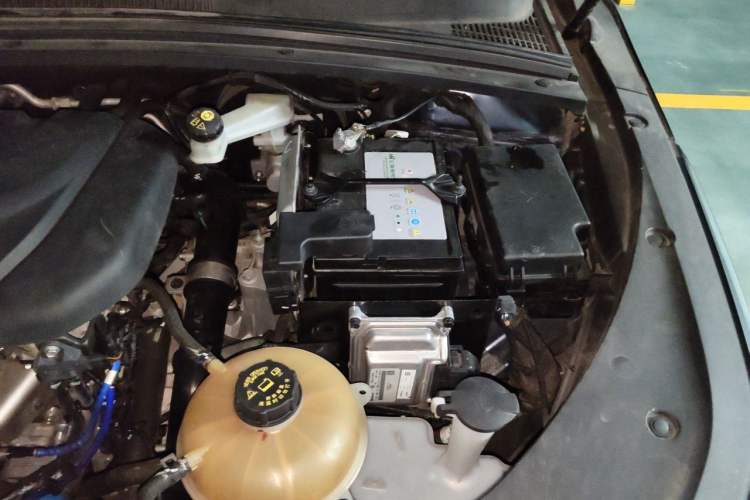 Used Wuling Victory 2020 1.5T CVT Flagship Edition Engine Bay Left