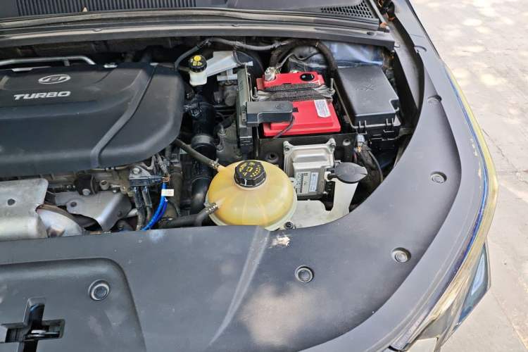 Used Wuling Victory 2020 1.5T CVT Flagship Edition Engine Bay Left