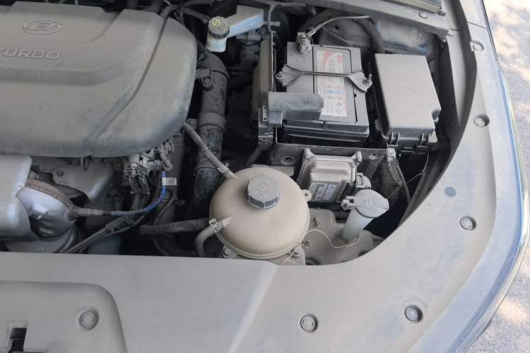 Used Wuling Victory 2020 1.5T CVT Flagship Edition Engine Bay Left