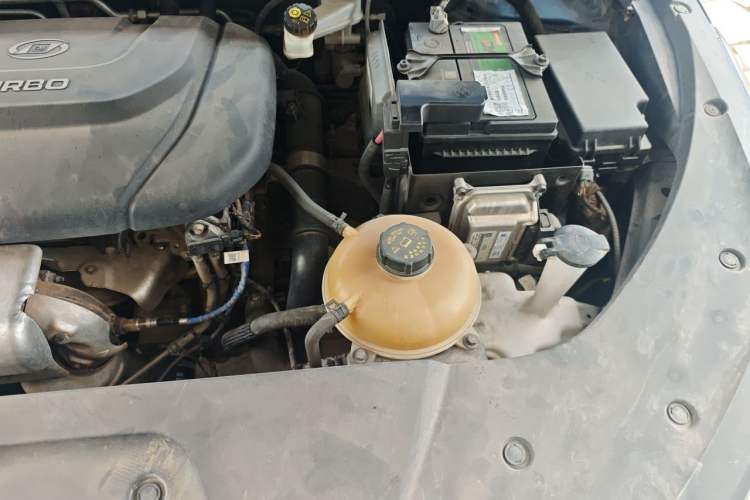 Used Wuling Victory 2020 1.5T CVT Flagship Edition Engine Bay Left