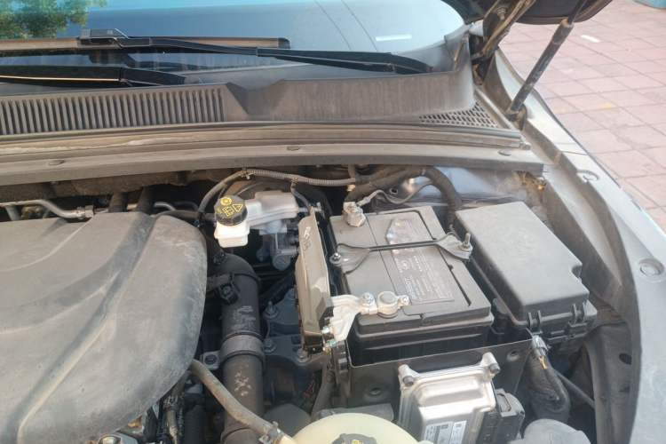 Used Wuling Victory 2020 1.5T CVT Flagship Edition Engine Bay Left