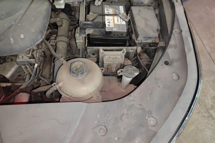Used Wuling Victory 2020 1.5T CVT Flagship Edition Engine Bay Left
