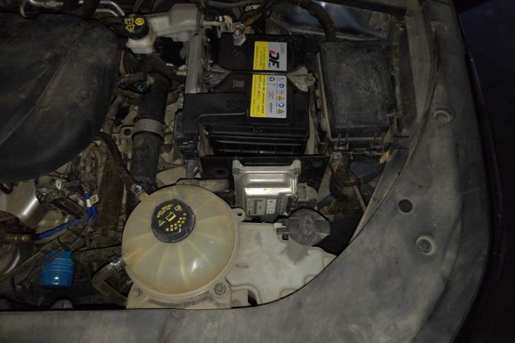Used Wuling Victory 2020 1.5T CVT Flagship Edition Engine Bay Left