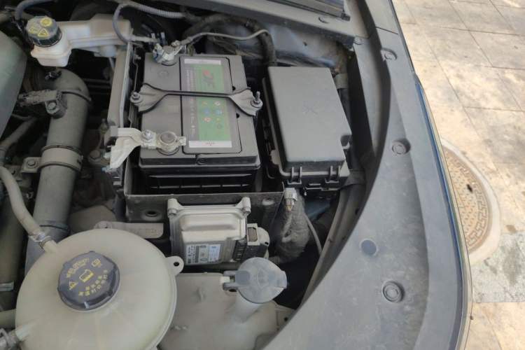Used Wuling Victory 2020 1.5T CVT Flagship Edition Engine Bay Left