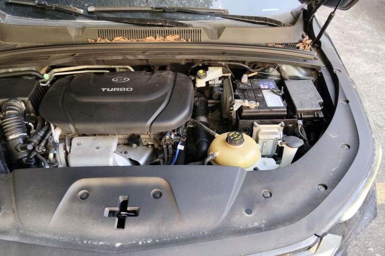 Used Wuling Victory 2020 1.5T CVT Flagship Edition Engine Bay Left