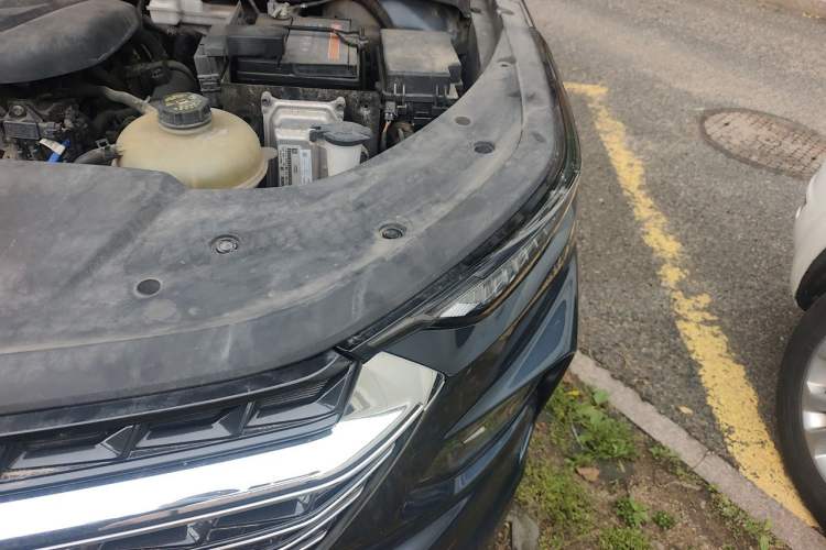 Used Wuling Victory 2020 1.5T CVT Luxury Model Engine Bay Left