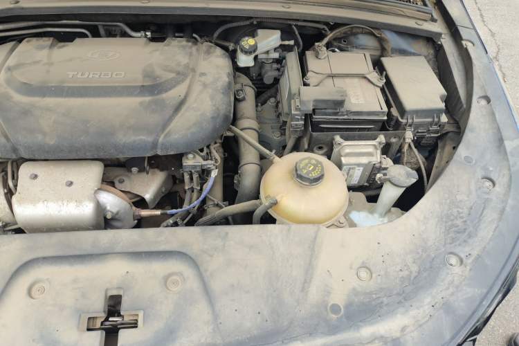 Used Wuling Victory 2020 1.5T CVT Flagship Edition Engine Bay Left