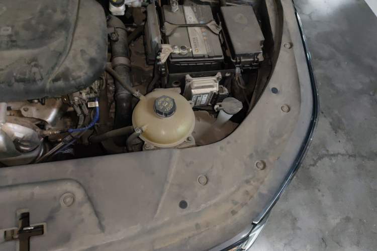 Used Wuling Victory 2020 1.5T CVT Flagship Edition Engine Bay Left